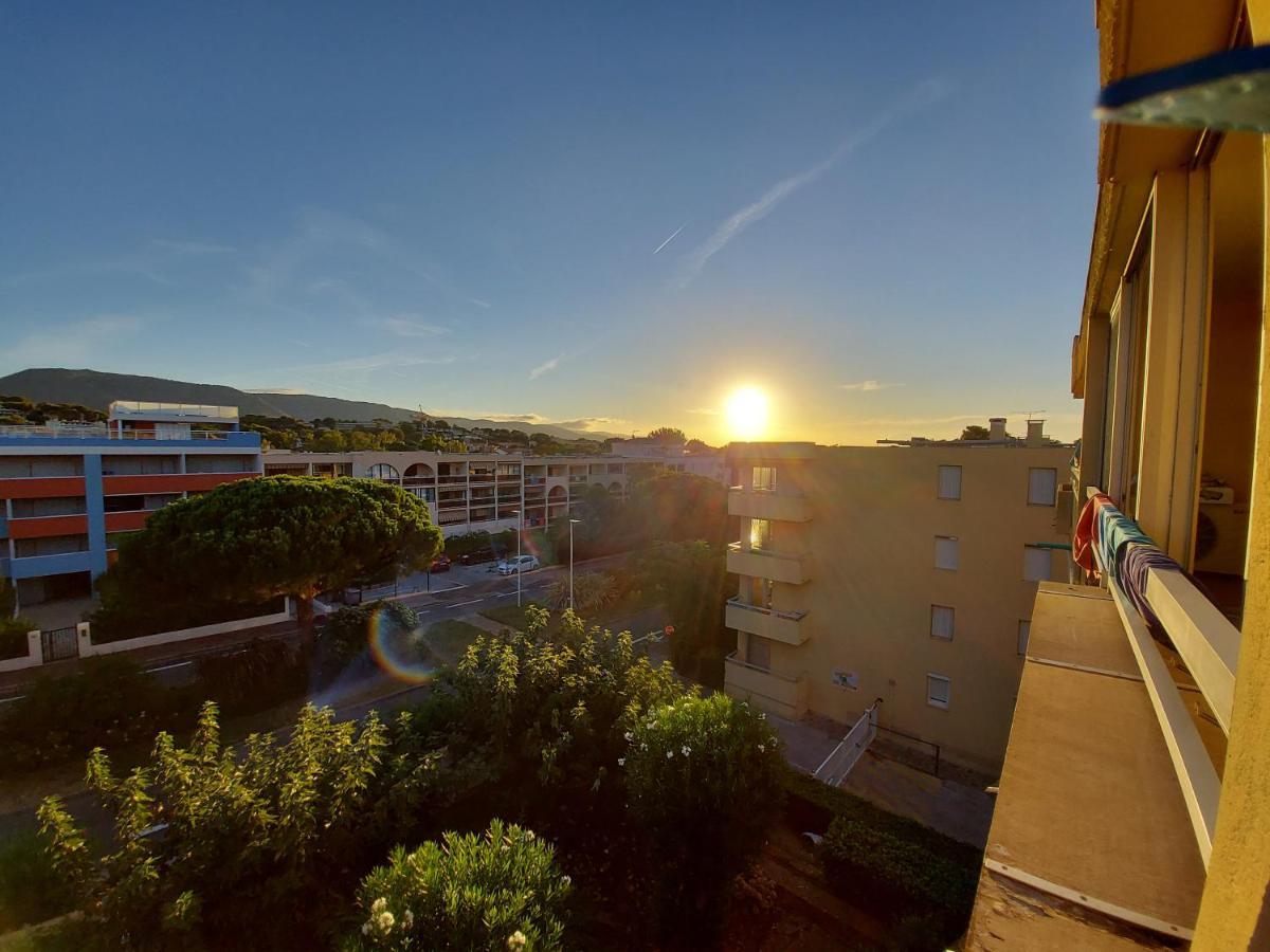 Appartement T2-CLIM-WIFI-GARAGE 2,30 x 4,95 à LA FAVIERE à Bormes-les-Mimosas Extérieur photo